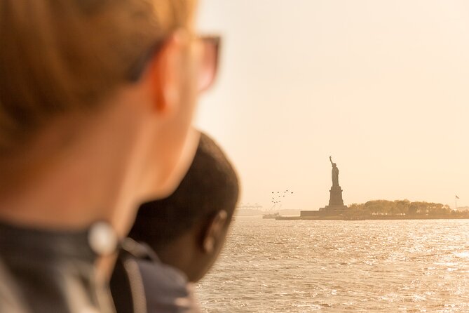 Statue of Liberty & Ellis Island Guided Tour with Ferry Transfers - Starting at Battery Park with Manhattan behind you