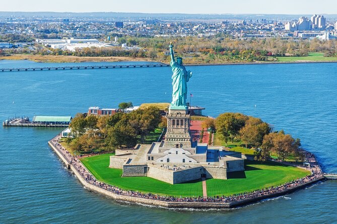 Statue of Liberty & Ellis Island Guided Tour with Ferry Transfers - Liberty Island: close views and a powerful symbol