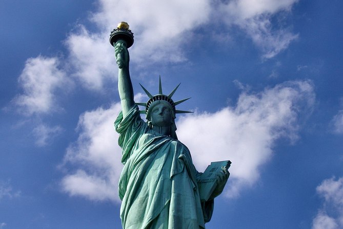 Statue of Liberty & Pre-Ferry Express Tour - Ellis Island and the Great Hall