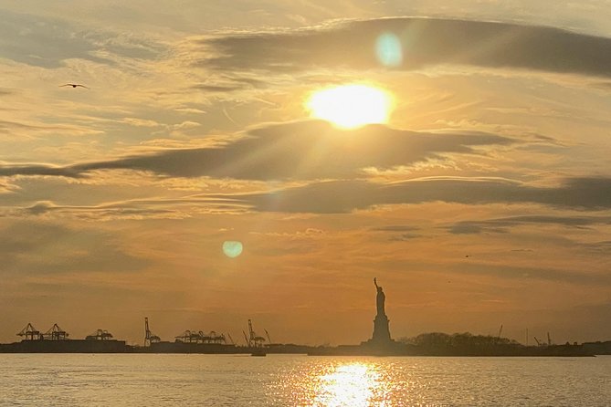 Statue of Liberty Sightseeing Cruise 60 Min - Sailing toward the Statue of Liberty