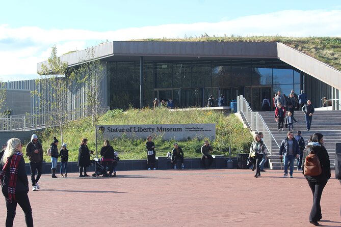 Statue of Liberty Tour with Ellis Island and Immigration Museum - Live guide, audio guide, or Basic?