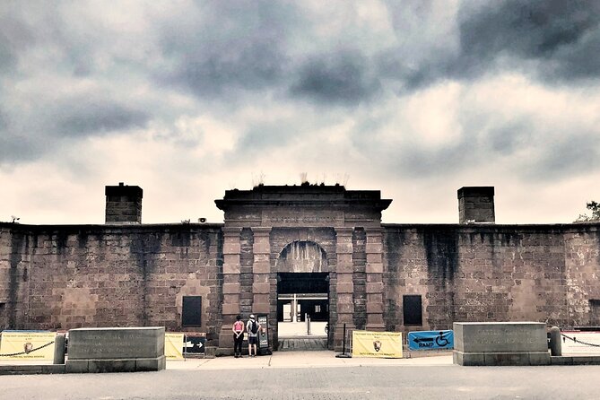 The Battery: A Self-Guided Audio Tour from Bowling Green Park to Stone St - Immigration stories near the harbor