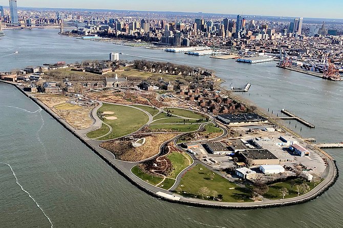 The Big Apple Helicopter Tour of New York City - Midtown landmarks in one sweeping pass
