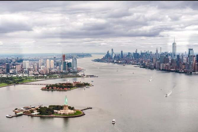 The Empire Helicopter Tour of New York - The view problem: seat position matters