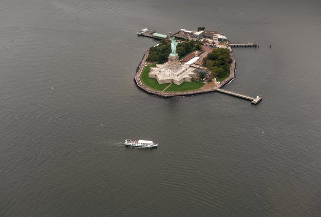 The Manhattan Helicopter Tour of New York - Taking off from the Downtown Manhattan Heliport