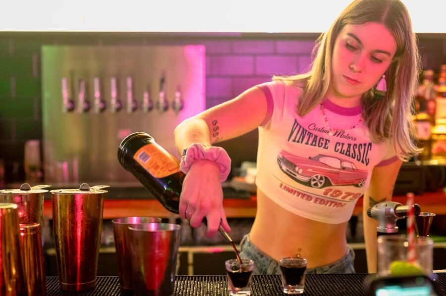 The NYC Speakeasy Adventure: A Tipsy Trip Through History - Group atmosphere and guide style