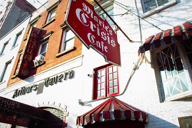 The Village: Private Walking Tour - West Village streets and the Friends apartment
