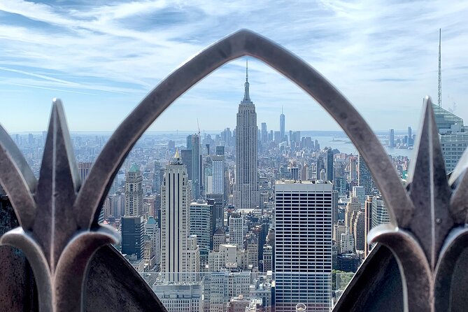 Top of the Rock VIP Tickets with SKYLIFT and The Beam Experience - Entering Rockefeller Center with VIP access