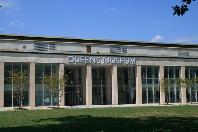 Tour of Contrasts in Italian - Flushing Meadows and the Unisphere in Queens