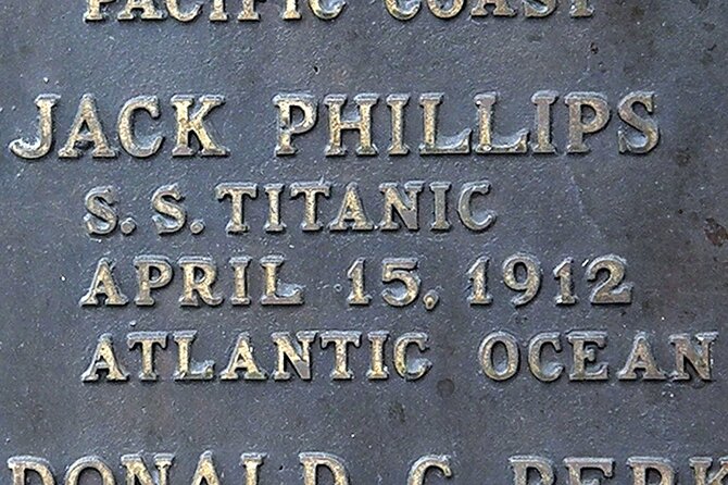 Twilight Tour: Death in New York (Lower Manhattan) - The Wall Street Bull and New Amsterdam’s first cemetery