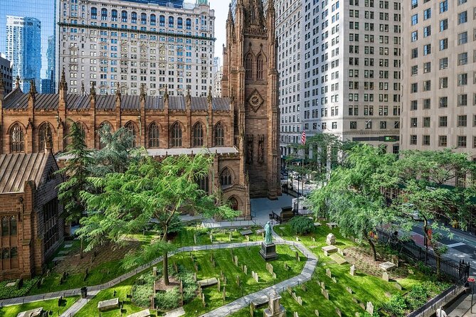 Twilight Tour: Death in New York (Lower Manhattan) - Trinity Church and the pressure of epidemics