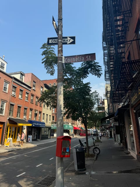 Welcome to New York: A Tour of Taylor Swift Hotspots - Guides explain how the city becomes a film set