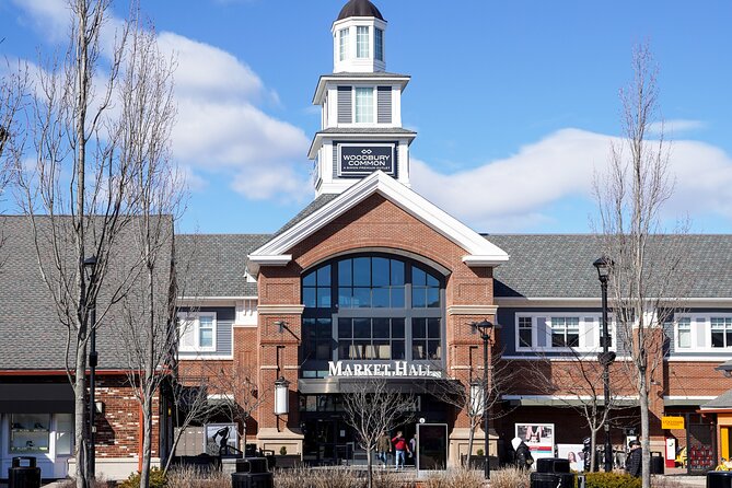 Woodbury Common Premium Outlets Shopping Tour from Midtown - Why Woodbury Common works as a day trip
