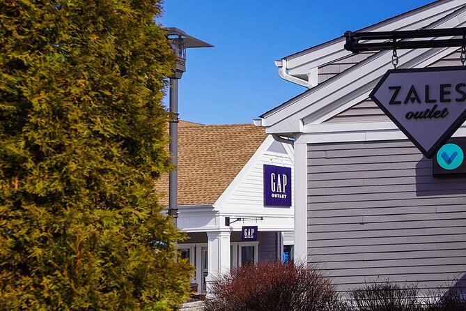 Woodbury Common Premium Outlets Shopping Tour from Midtown - Food breaks and the cost of a long shopping day