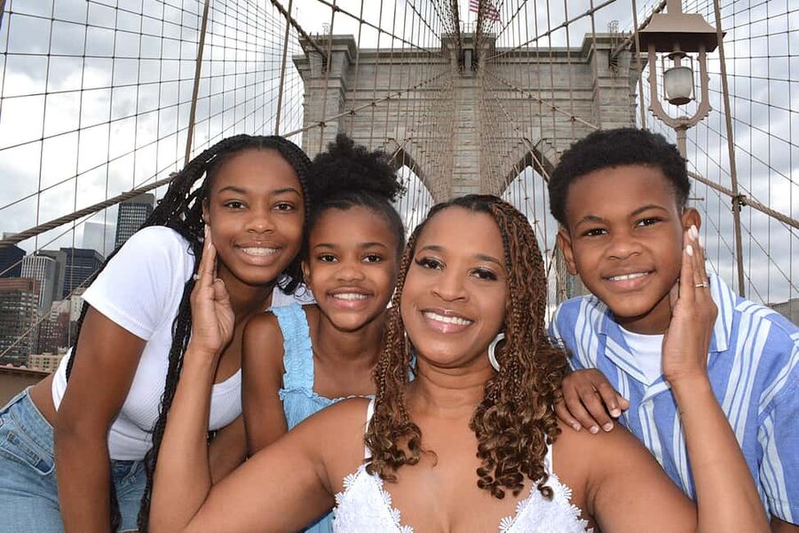 Your NYC Story in Photos: Custom 2-Hour Tour & Photo Shoot - Forty-five minutes on the Brooklyn Bridge